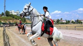 Rahvan At Yarışları 18. Gölcük Koşusu Nefes Kesti