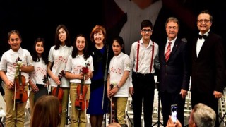 Bornovalı minik müzisyenler Cumhuriyet için çalacak