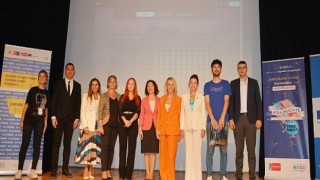 İzmirli gençlere Avrupa Birliği fırsatları tanıtıldı