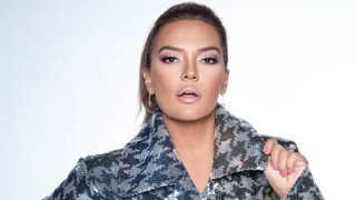 Reklamlarda da kraliçe… Demet Akalın