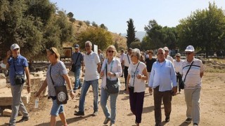 Yaşlılar Günü’nü 100 Yaş Evi Üyeleri Kültür Turu ile Geçirdi
