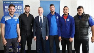 Başkan Büyükakın, şampiyon sporcularla buluştu