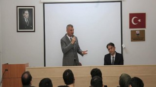 Gölcük Belediye Başkanı Ali Yıldırım Sezer Üniversite Öğrencileri İle Tecrübelerini Paylaştı