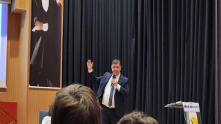 Karşıyaka Belediye Başkanı Dr. Cemil Tugay İklim Konferansı’nda gençlerle buluştu