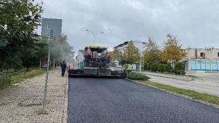 17 Ağustos Bulvarında üstyapı yenileniyor ve otopark yapılıyor