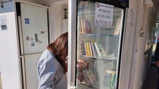 Bozuk buzdolabını kitaplık yaptılar…
