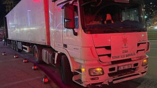 AK Parti Konak İlçe Teşkilatı, depremin yıktığı Hatay'a yardım TIR'ı yolladı.