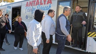 Antalya Büyükşehir depremzedelerin ulaşım desteği sağlıyor