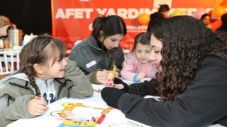 Antalya'daki depremzedeler ihtiyaçlarını Cam Piramit Afet Merkezi'nden temin ediyor