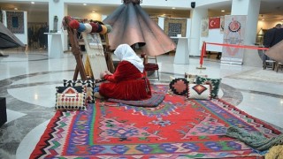 El yapımı Uşak Halıları, Kıbrıs Modern Sanat Müzesi'nde!