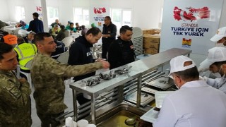 Nurdağı'nda Açılan &apos;Mehmet Camlı Aşevi&#39; Günde 10 Bin Kişiye Sıcak Yemek Dağıtacak