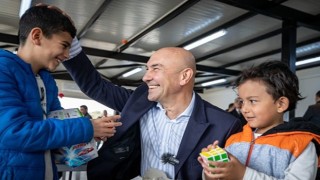 Başkan Soyer Özdere'de depremzedelerin kullanımına sunulan tesisi ziyaret etti “Tek dileğimiz dertlere derman olmak”
