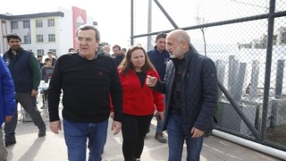 Batur'dan Konak'ın çadır kentine ziyaret