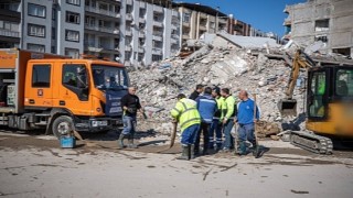 Deprem bölgesine su sağlamak için kesintisiz mesai