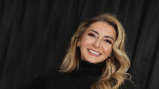 Ebru Zülfikaroğlu “Çağdaş Kadın “Mış Gibi” Yapmaz, İçten ve Samimidir.”