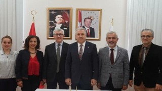 Ege Üniversitesi yurt dışındaki başarılı Türk Akademisyenleri ağırlamaya devam ediyor