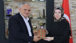 Yahyalı Belediye Başkanı Esat Öztürk, 8 Mart Dünya Kadınlar Günü'nü Kutladı