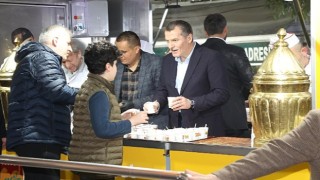Zeytinburnu Belediyesi: İftarda Çorba, Yatsı da Salep İkramı…