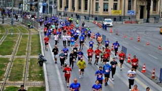 İzmir trafiğine maraton düzenlemesi