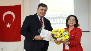 Tabip odalarından Başkan Tugay'a teşekkür plaketi