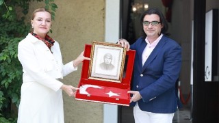 İzmir'in Kurtuluş Gününde DEÜ'ye Anlamlı Emanet: Asırlık Türk Bayrağı ziyaretçilerini bekliyor