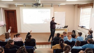 İzmir'in tarihini sergiler, atölyeler ve öykülerle öğreniyorlar